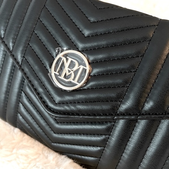 NWT Badgley Mischka Chevron Quilted Black Clutch/Crossbody with Gold Chain - Picture 4 of 10